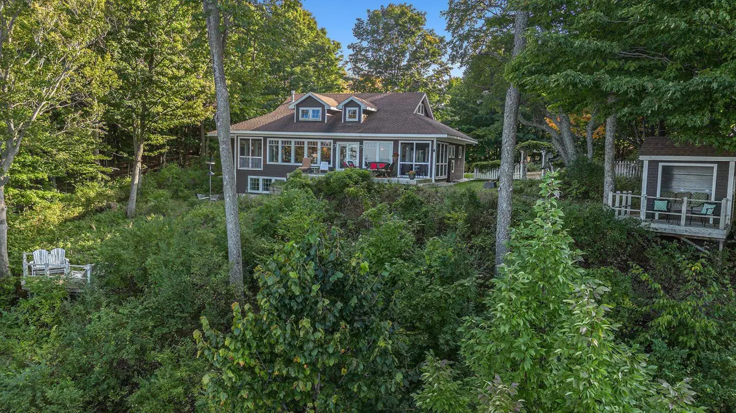 3190 Lakeview Drive, Beulah, MI 49617