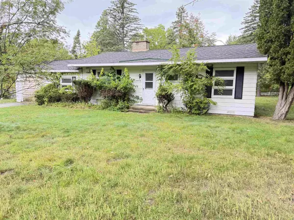 6868 Walker Street, Benzonia, MI 49616-9795