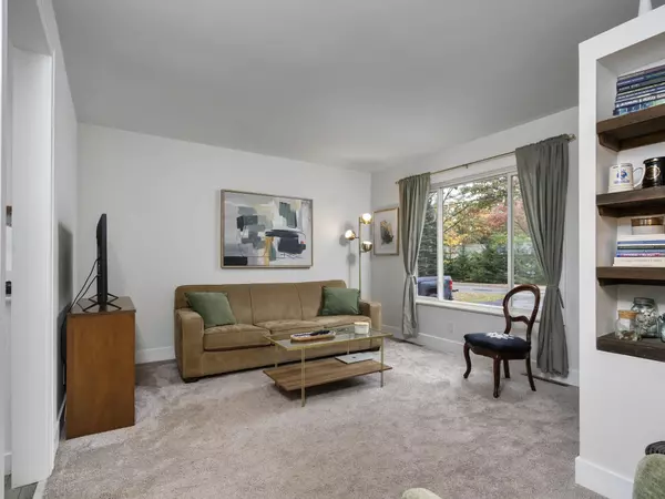 Traverse City, MI 49686-4816,687 George Street