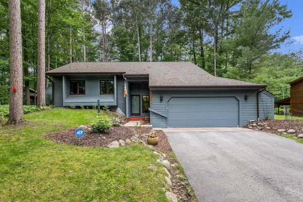 Traverse City, MI 49686,4281 Baywood