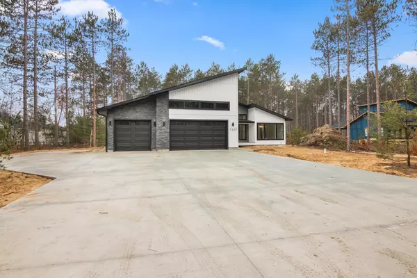 Traverse City, MI 49685,1527 Cascade Trail