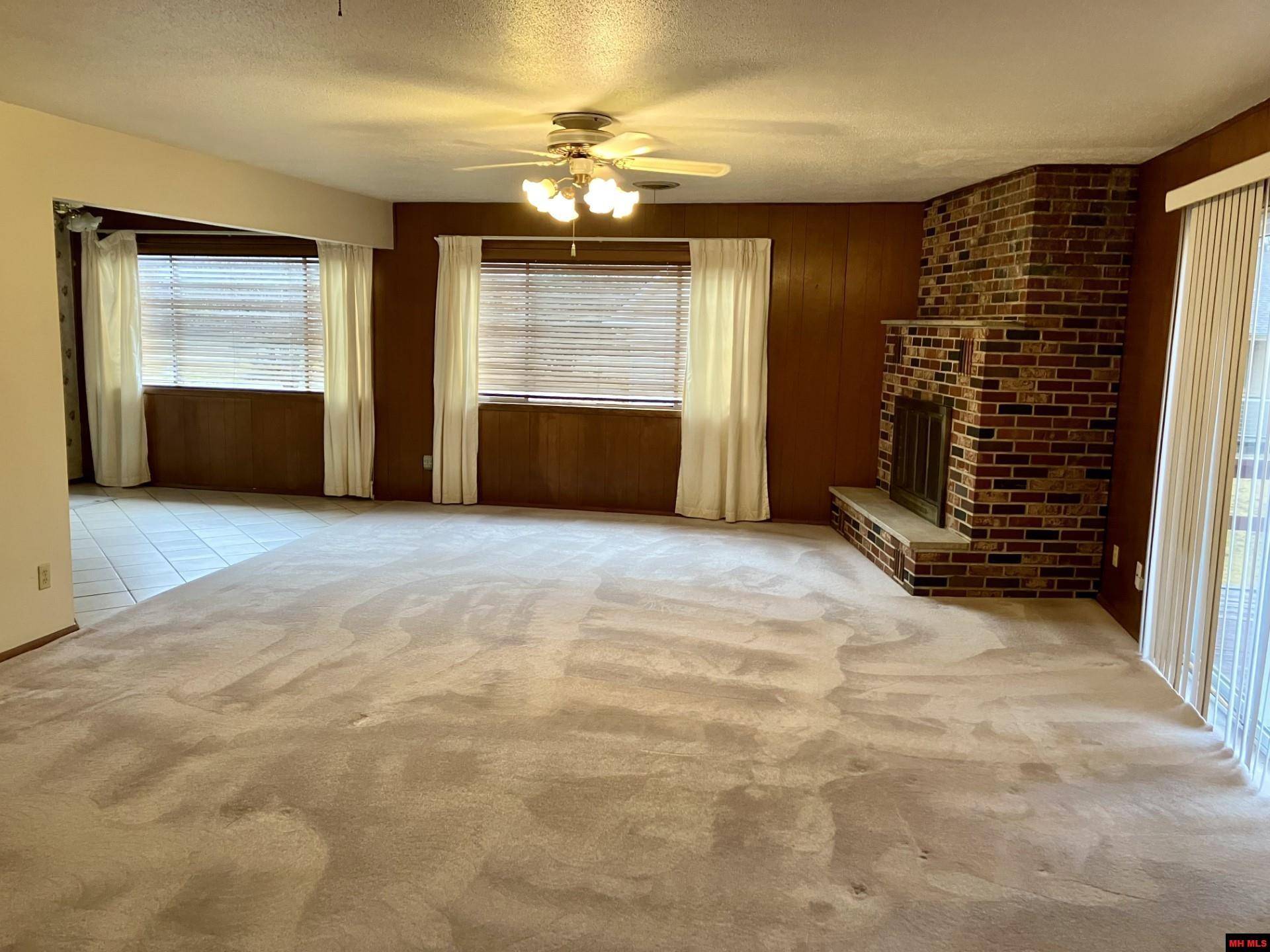 Mountain Home, AR 72653,912 TIPTON LOOP