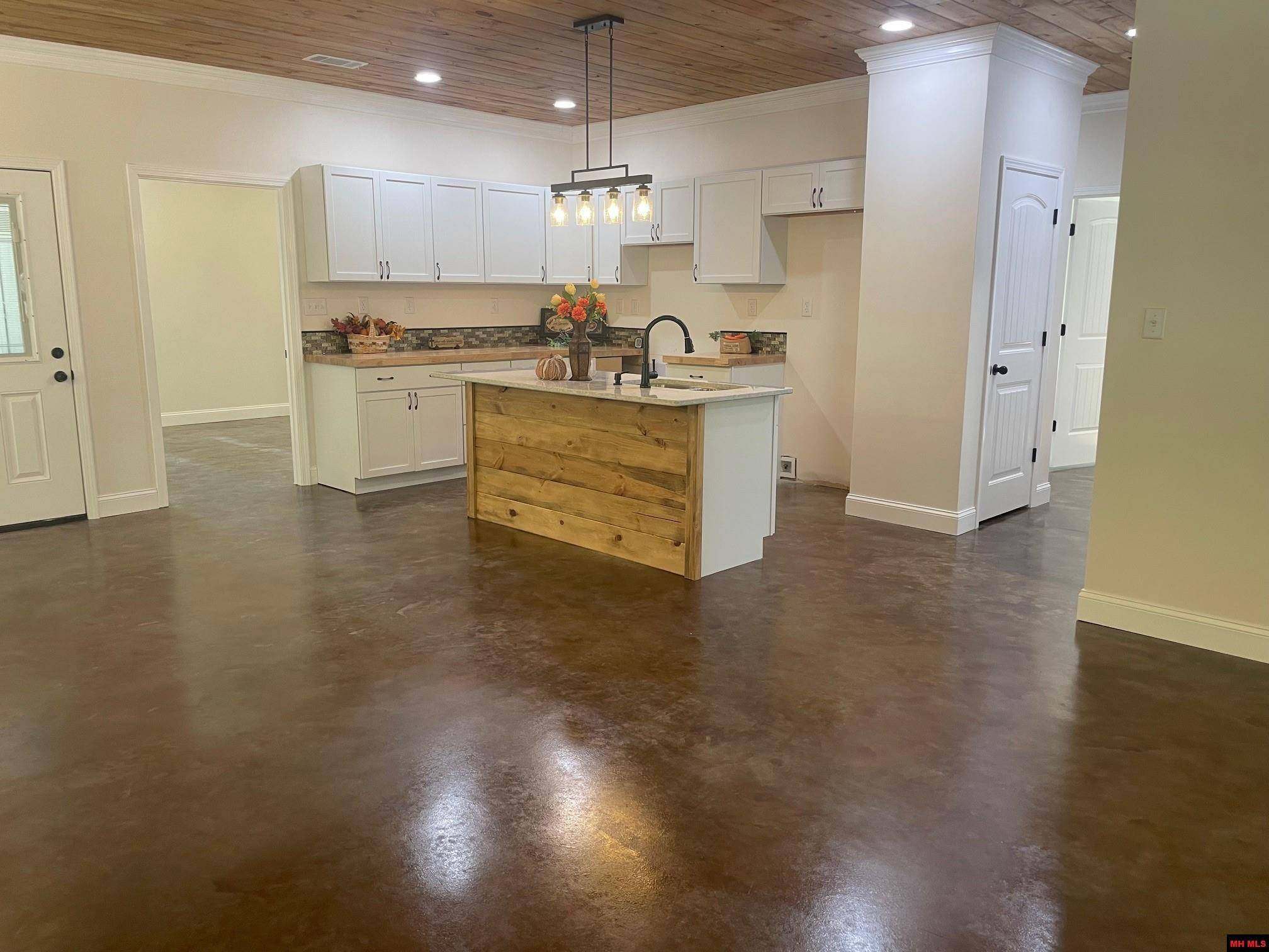 Yellville, AR 72687,21 SAGEBRUSH LANE