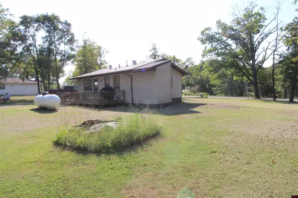 Isabella, MO 65676,932 STATE HWY HH