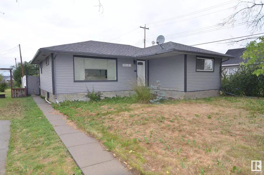 5222 47 ST, Barrhead, AB T7N 1H3