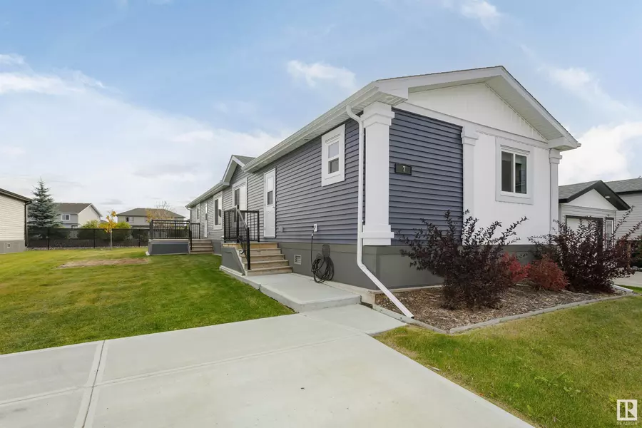 7 Aspen AV, Morinville, AB T8R 2P7