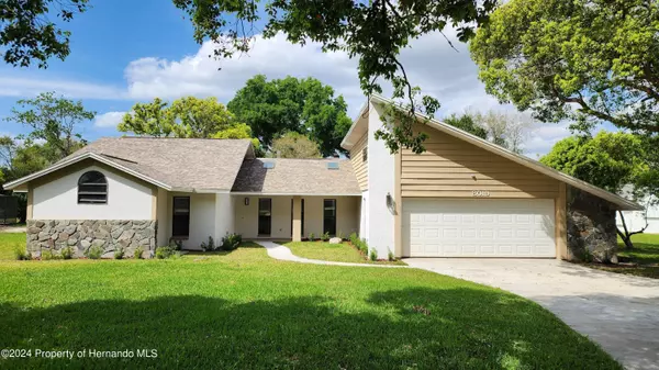 8019 Floral, Weeki Wachee, FL 34607