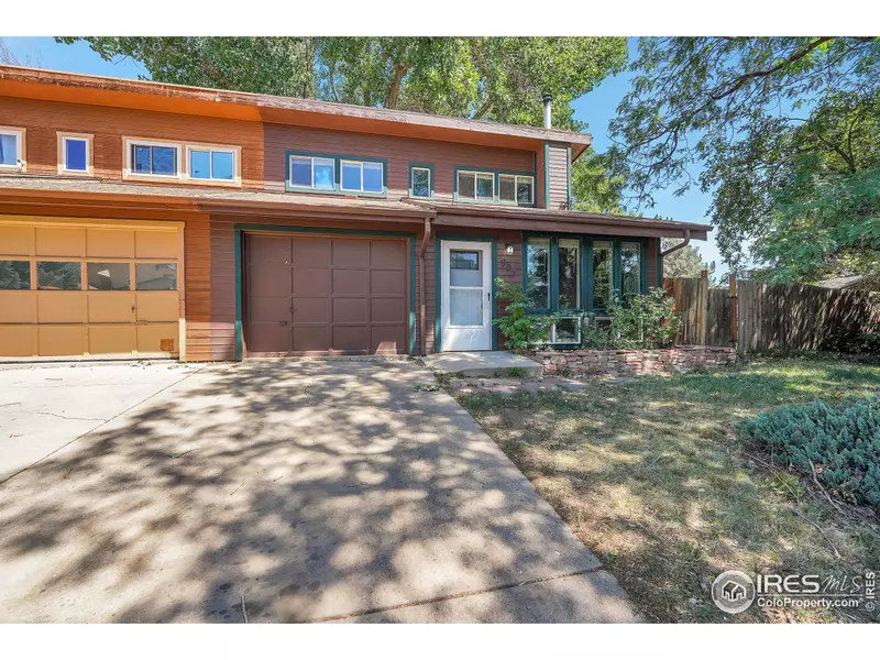 907 Sir Galahad Dr, Lafayette, CO 80026