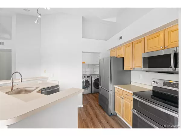 Greenwood Village, CO 80111,6001 S Yosemite St #J301