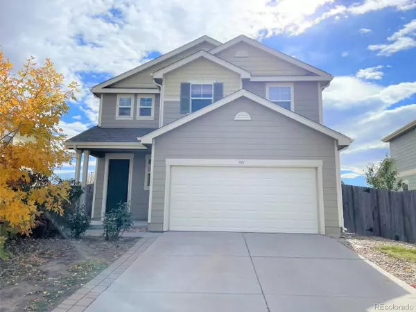 841 Willow Dr, Lochbuie, CO 80603