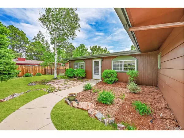 5722 W Chestnut Ave, Littleton, CO 80128