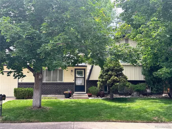 1011 S Nile Way, Aurora, CO 80012
