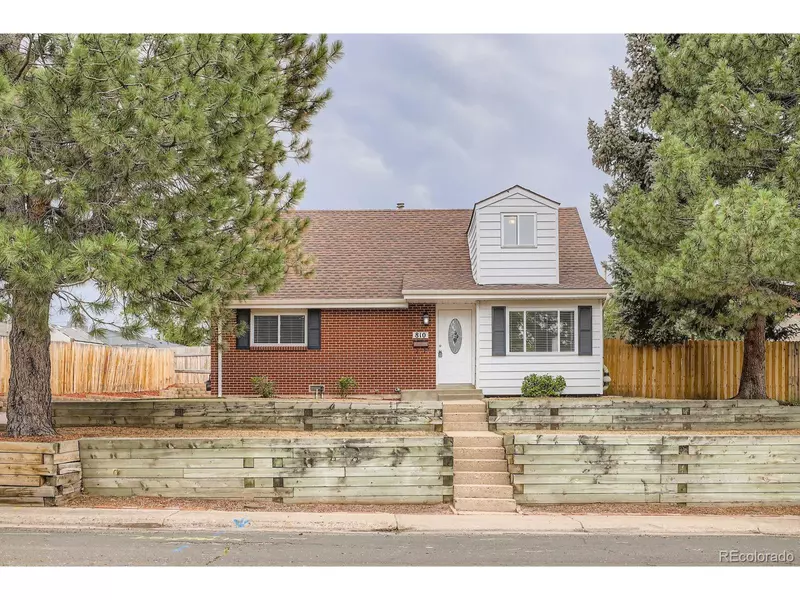 810 W Powers Dr, Littleton, CO 80120