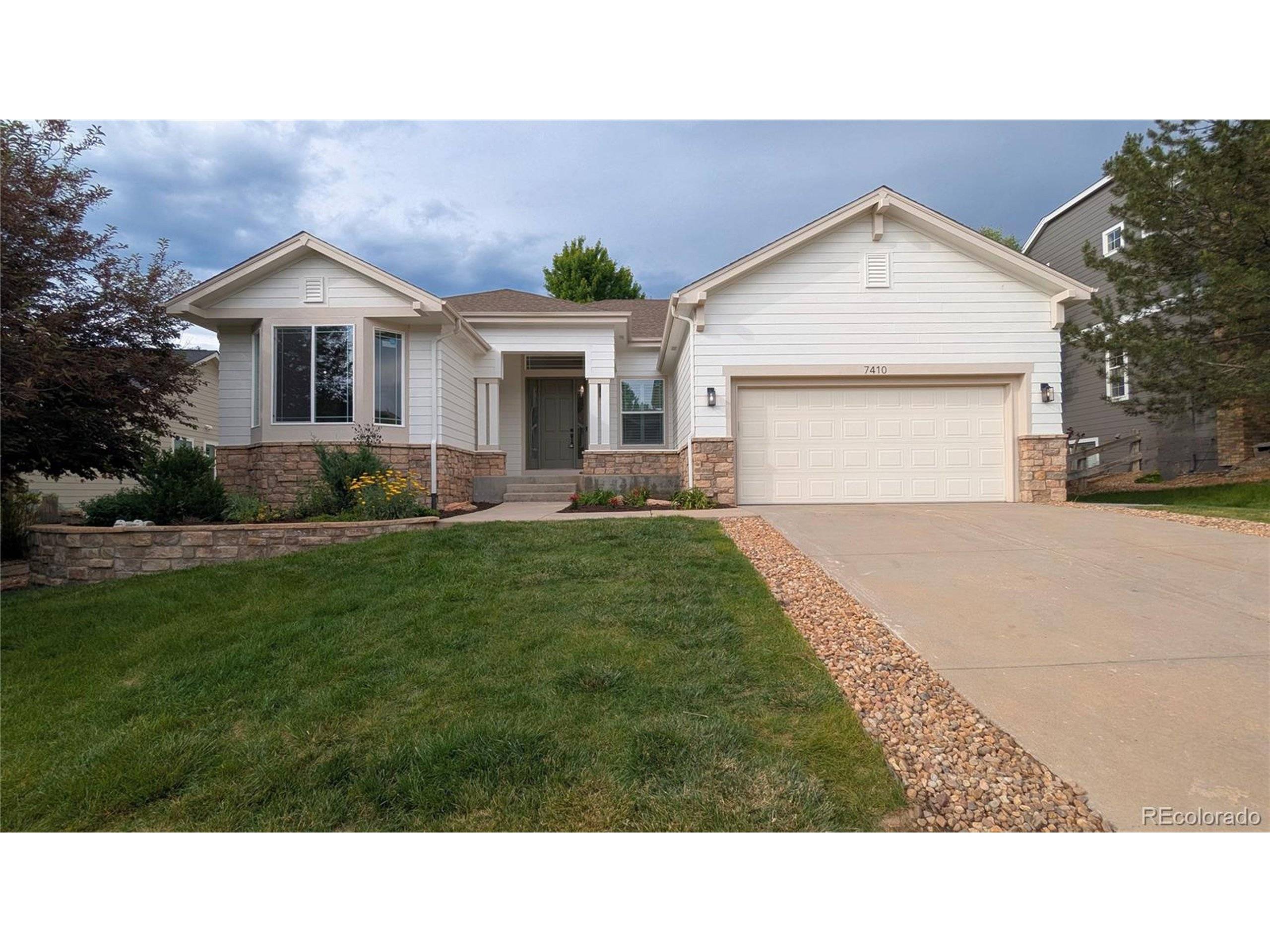 7410 Winter Berry Ln, Castle Pines, CO 80108