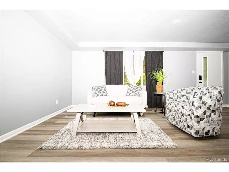 901 S Osceola St, Denver, CO 80219