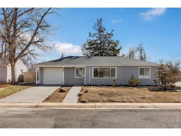802 Geneva St, Aurora, CO 80010