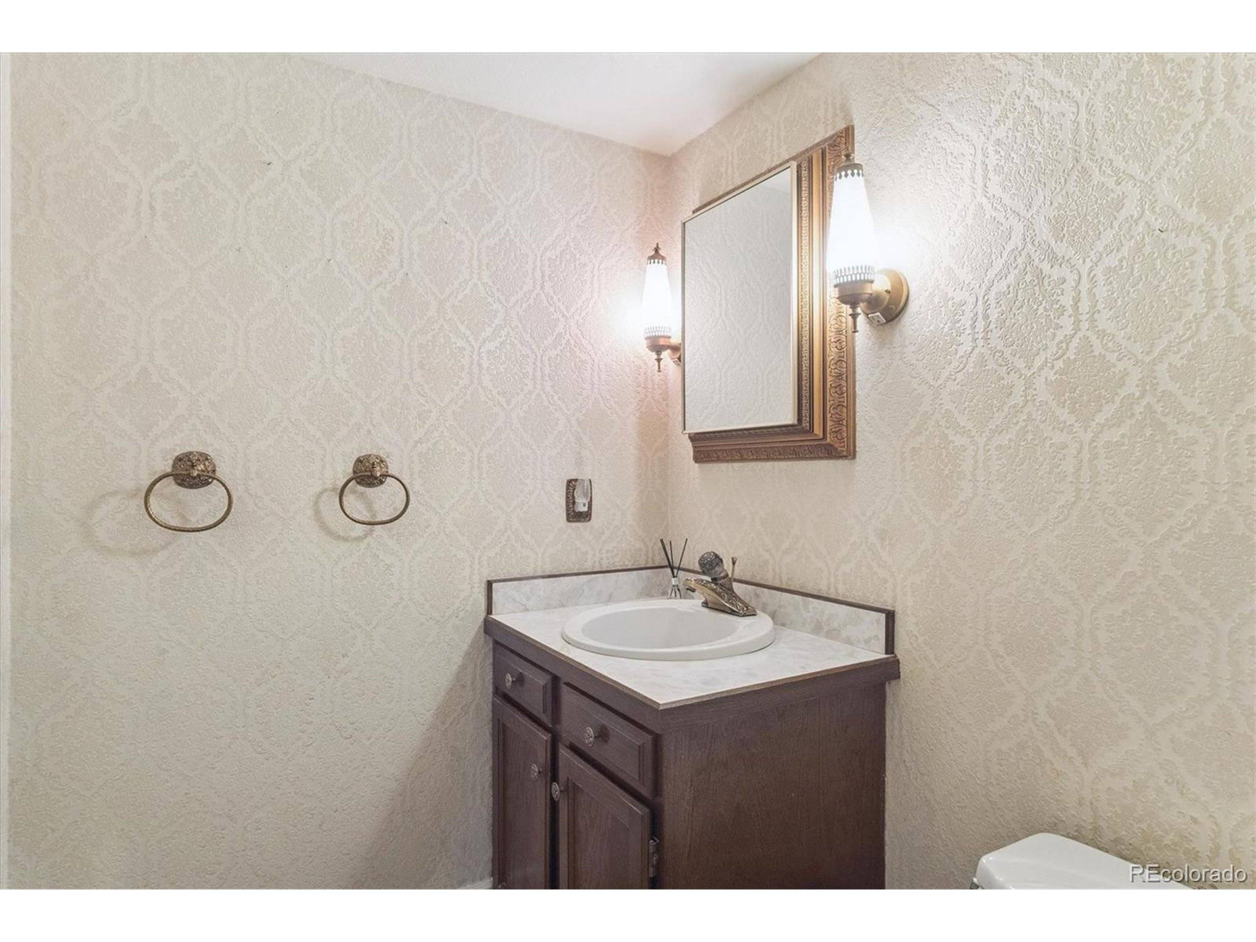 Lakewood, CO 80226,372 Vance St