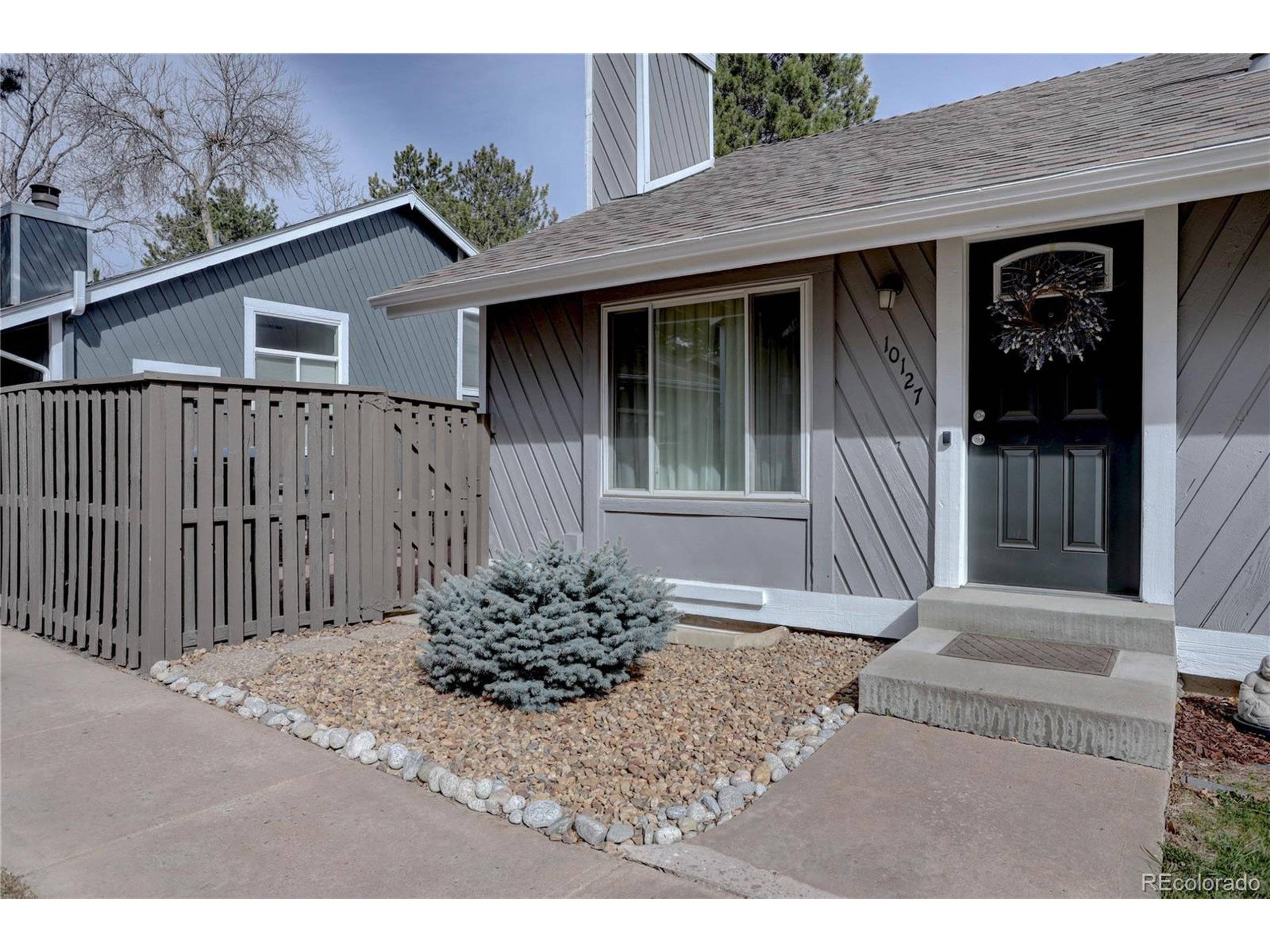 10127 E Peakview Ave, Englewood, CO 80111