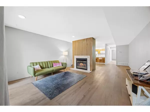 540 S Forest St #7-102, Denver, CO 80246