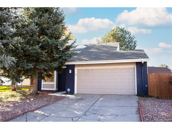 877 S Rifle Ct, Aurora, CO 80017