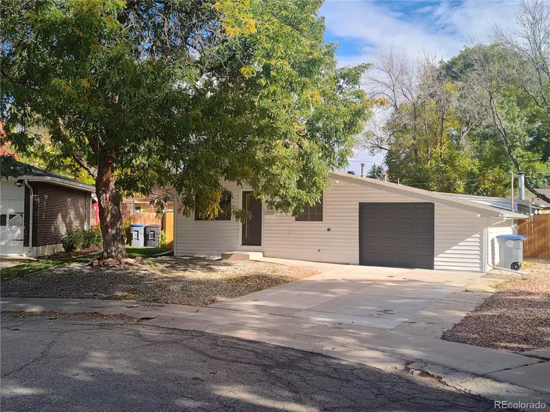 10 Juneau Pl, Longmont, CO 80504