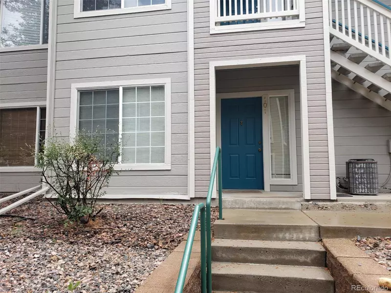 8425 Pebble Creek Way #101, Highlands Ranch, CO 80126