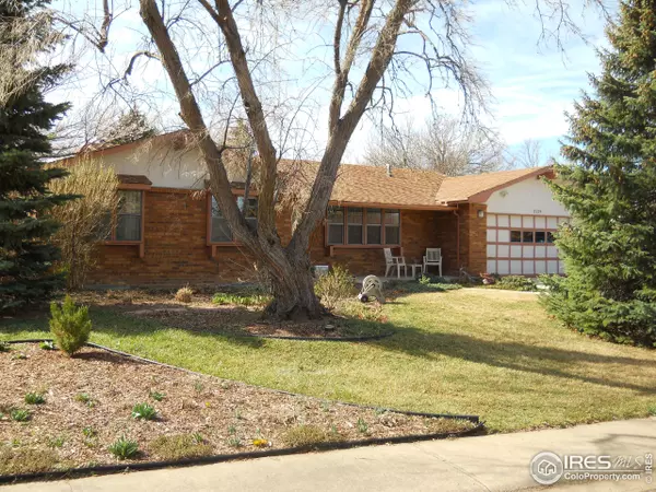 3219 Lakeview Cir, Longmont, CO 80503