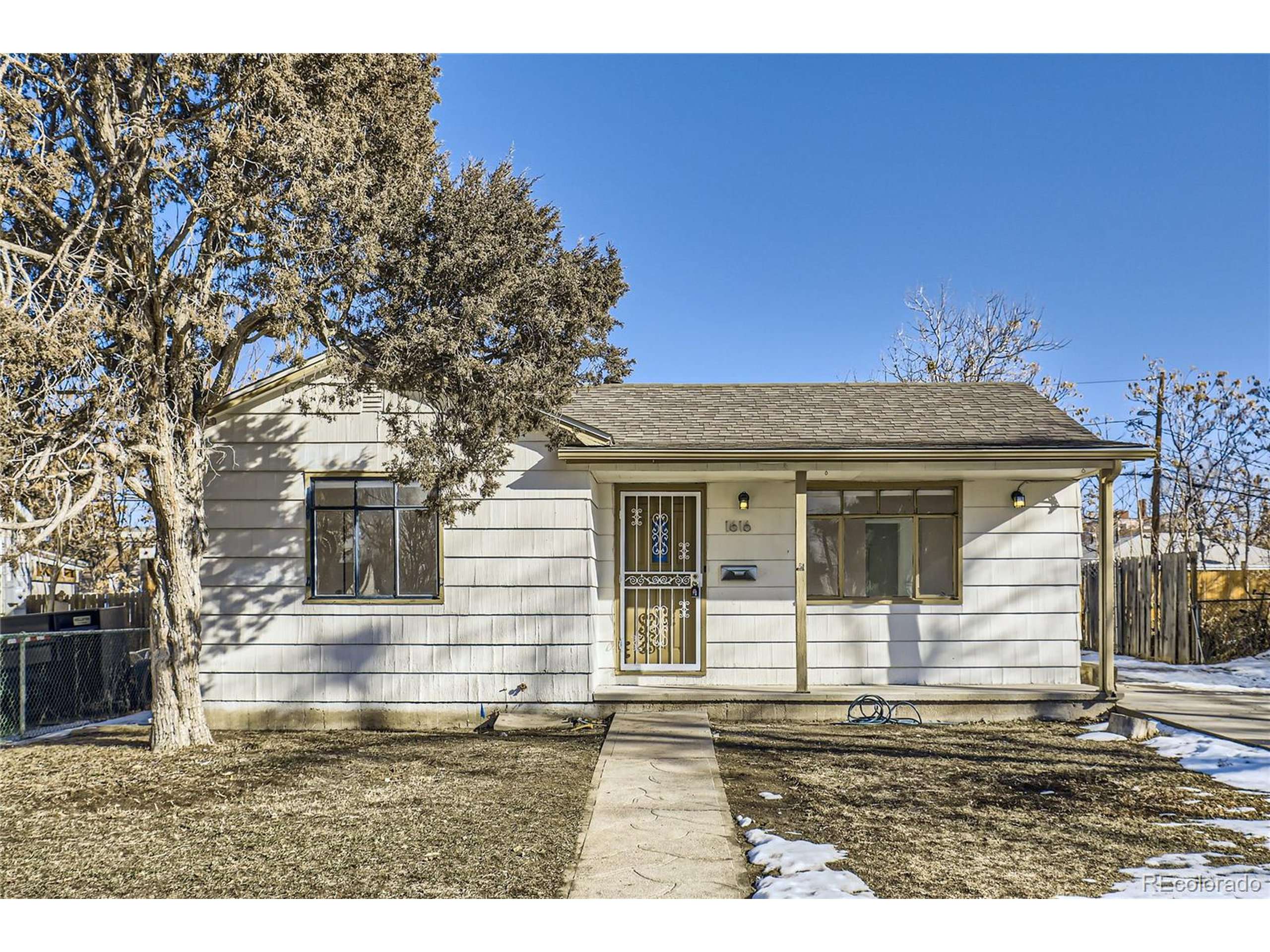 1616 Oakland St, Aurora, CO 80010