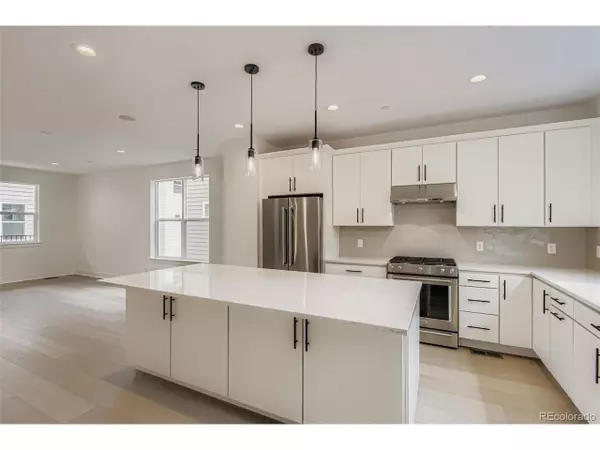 10904 E Hinsdale Cir, Centennial, CO 80112