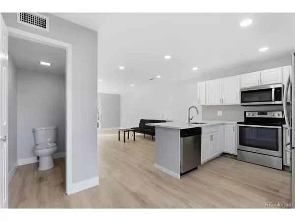 Aurora, CO 80012,932 S Peoria St