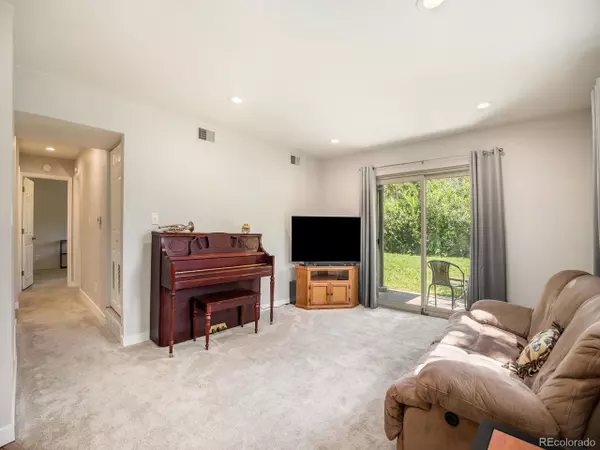 Centennial, CO 80122,309 E Highline Cir #104