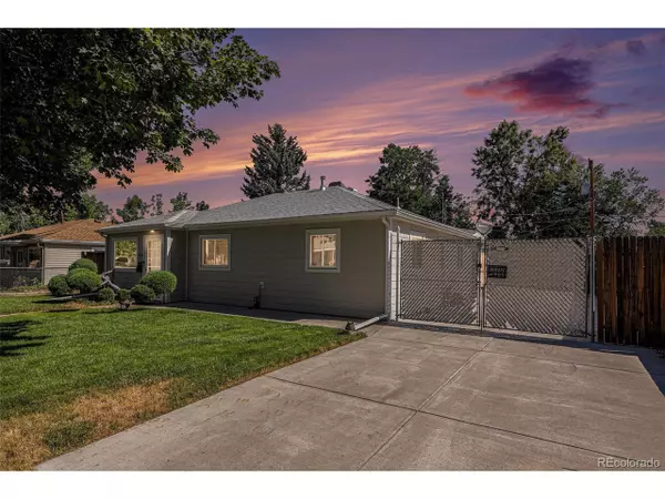 1066 Worchester St, Aurora, CO 80011