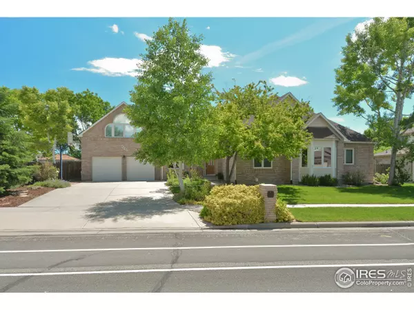 2070 Emerald Dr, Longmont, CO 80504