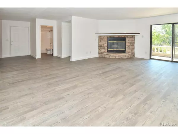 Littleton, CO 80127,12024 W Cross Dr #106
