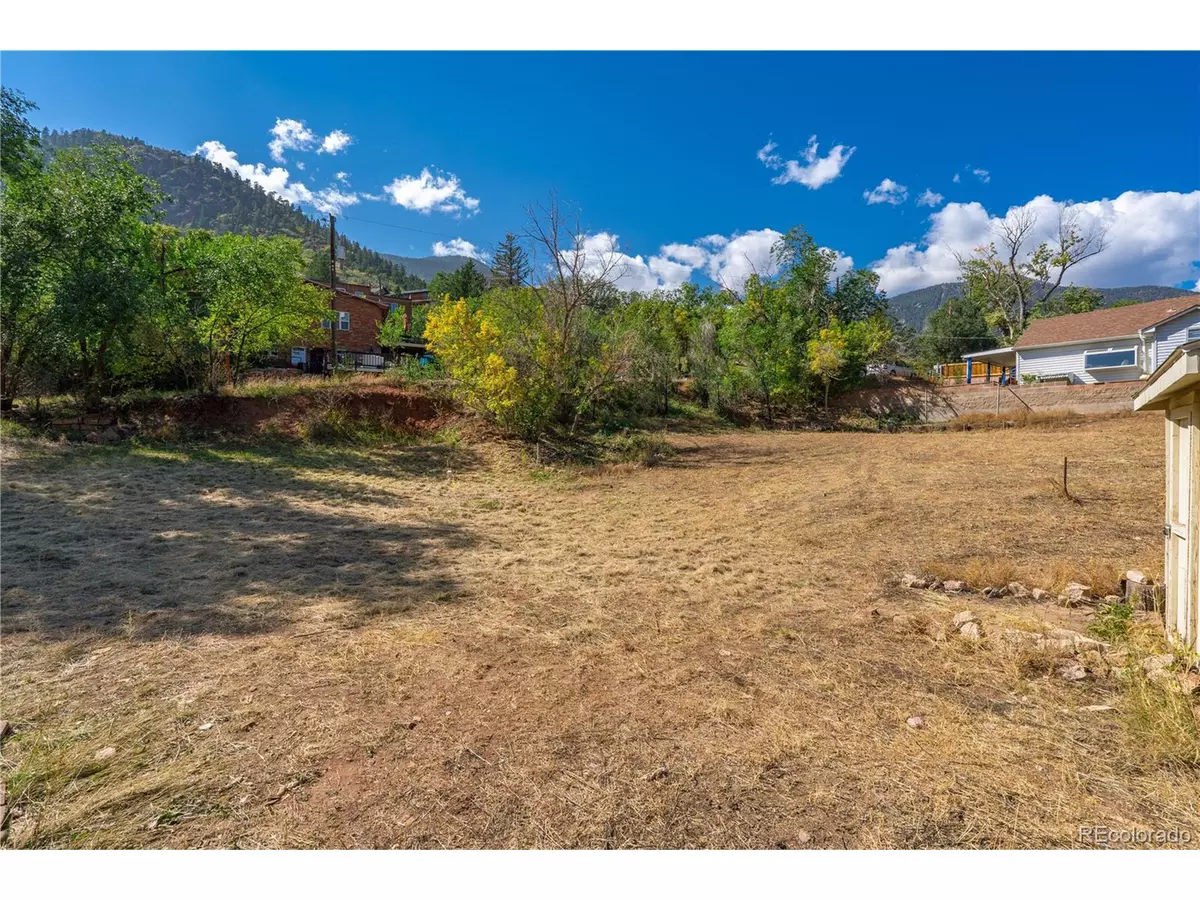 Manitou Springs, CO 80829,946 Midland Ave