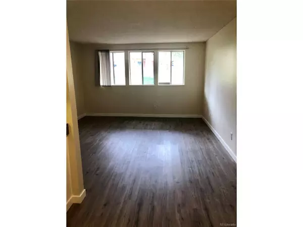 Thornton, CO 80260,10211 Ura Ln #7-104