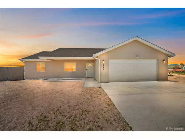 848 E Loma Dr, Pueblo, CO 81007