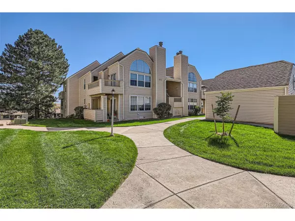 975 S Miller St #302, Lakewood, CO 80226