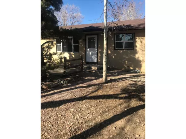 305 W Baldwyn Dr, Pueblo West, CO 81007