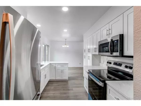 53 S Eagle Cir, Aurora, CO 80012