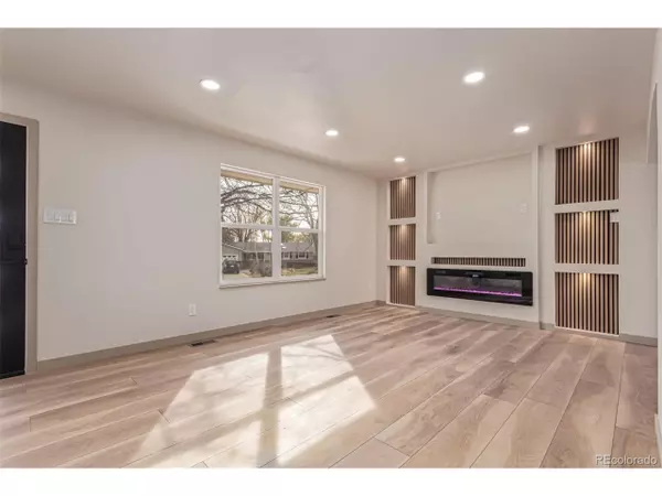 Littleton, CO 80123,6437 W Arbor Dr