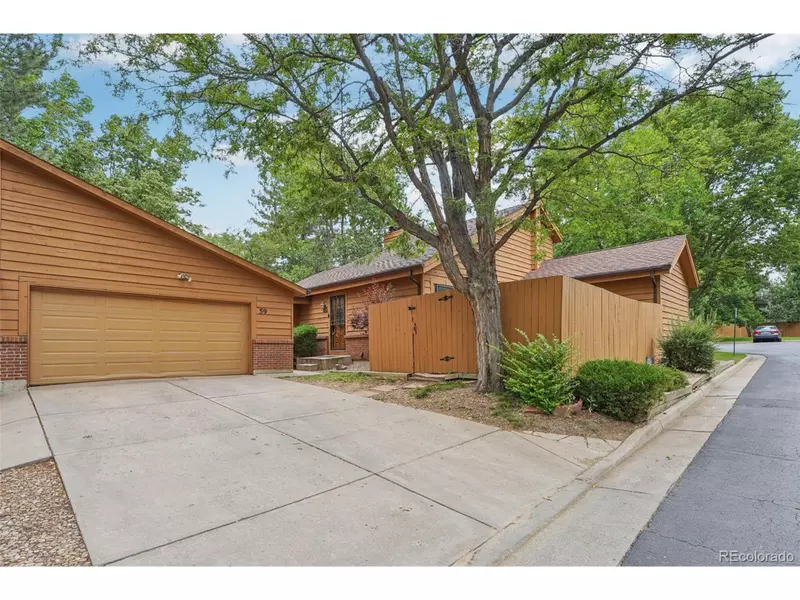 59 S Eagle Cir, Aurora, CO 80012