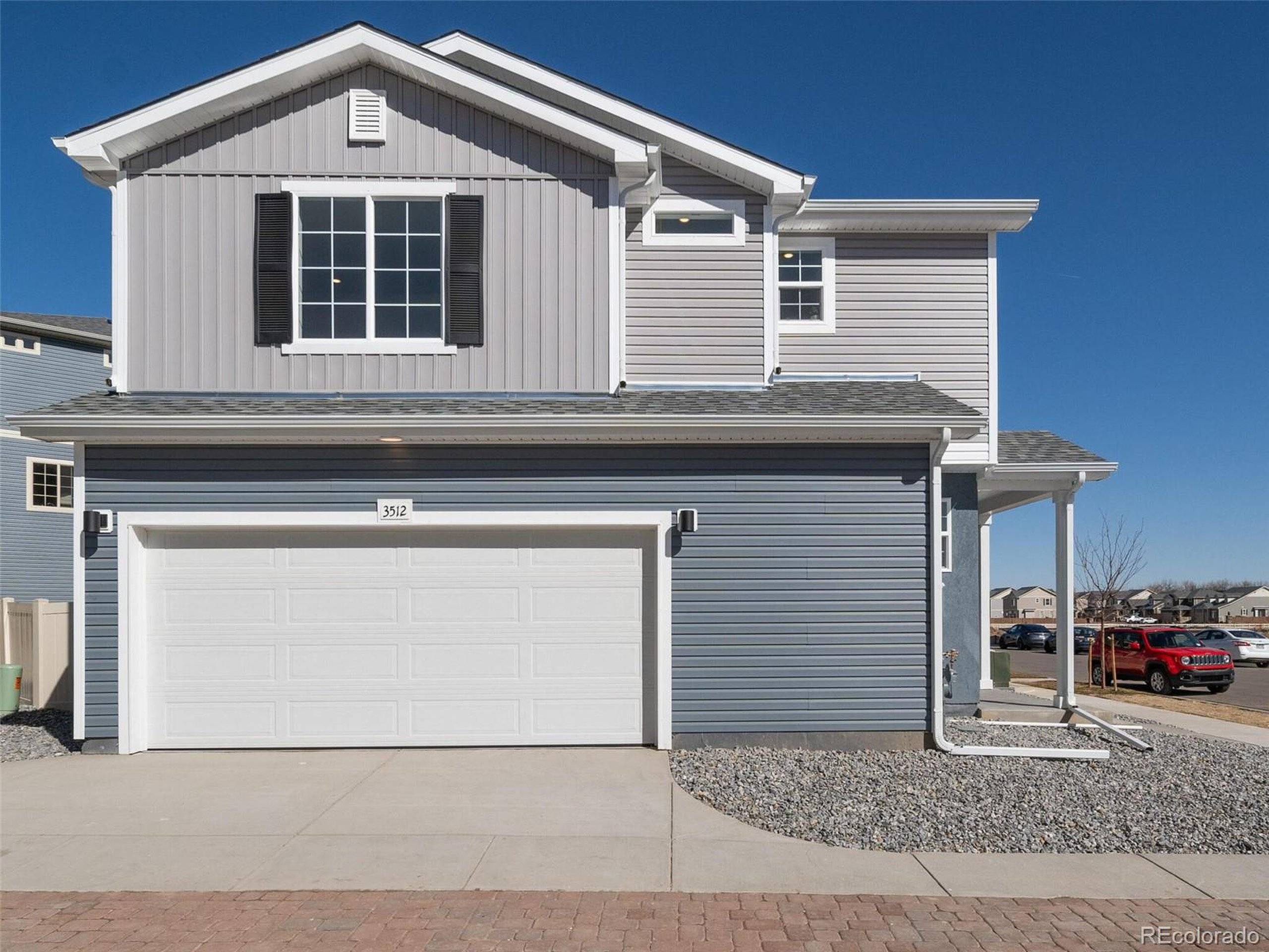 22152 E 38th Pl, Aurora, CO 80019