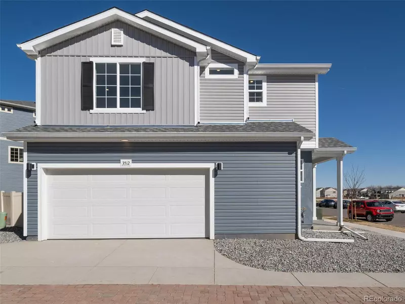 22152 E 38th Pl, Aurora, CO 80019