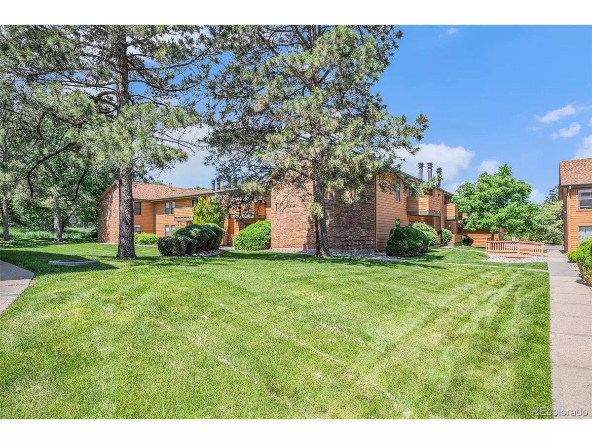 Lakewood, CO 80227,3325 S Ammons St #207