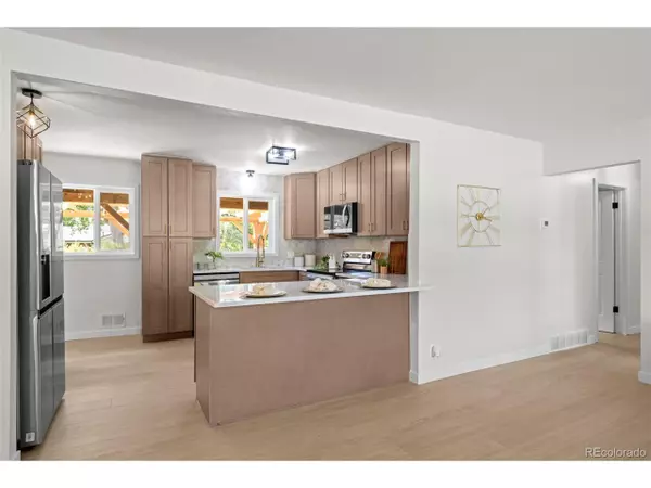 980 E Briarwood Cir, Centennial, CO 80122