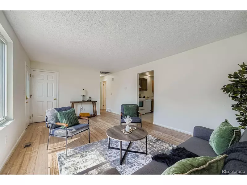 1123 S Owens St, Lakewood, CO 80232