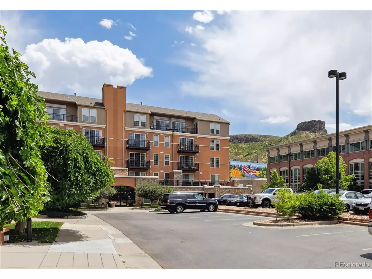Golden, CO 80401,620 11th St #206
