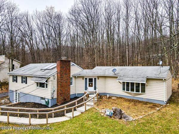 8636 Robinhood Dr, Kunkletown, PA 18058