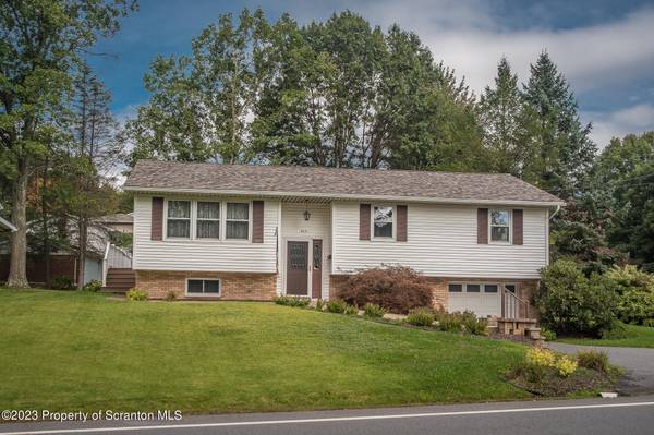 417 Kennedy Dr, Archbald, PA 18403